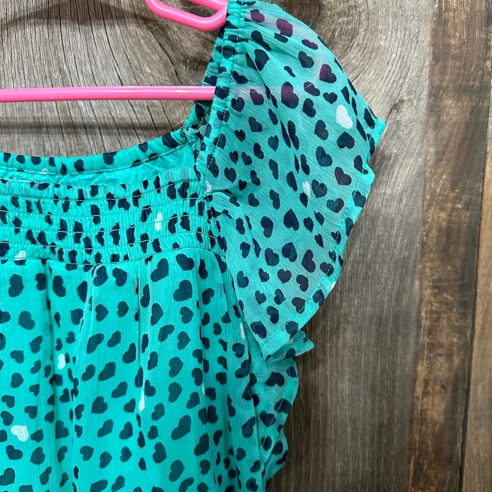Old Navy Flutter Sleeve Blouse with Heart Graphic in Green Size Small 6 7 Girls